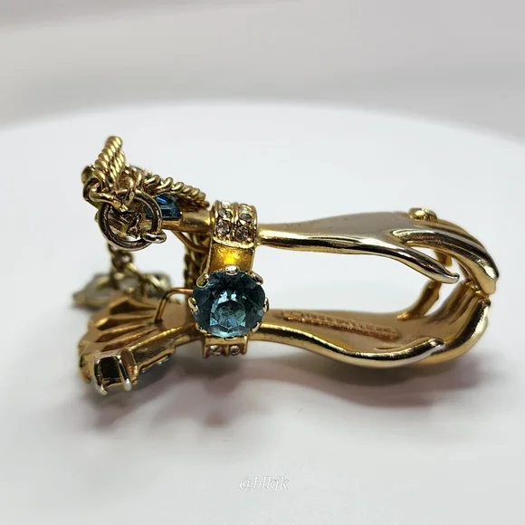 Vintage 1950 Bylle Co Clasped Hands Glove Holder Clip *Gold/Blue* EUC - Picture 9 of 17